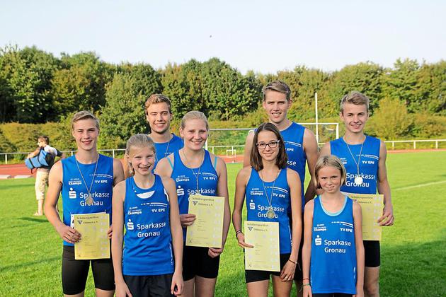 Die Leichtathleten des TV Epe überzeugten sowohl beim Schülersportfest, als auch bei den Westfälischen Meisterschaften der U16. Dort starteten Franziska Dinkelborg und Hendrik Jürgens.