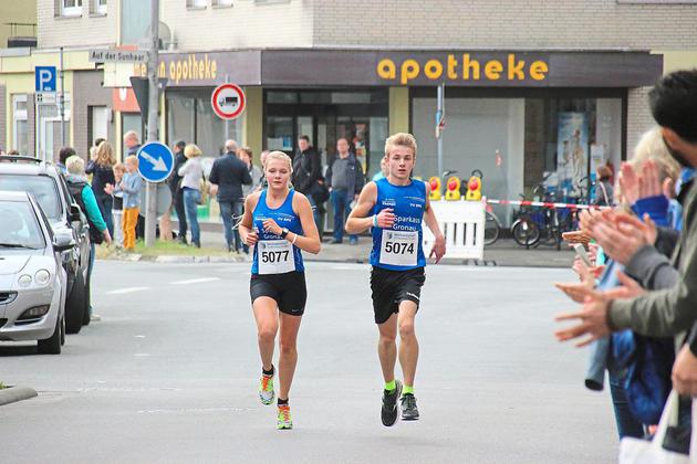 Startet in Mönchengladbach: Pauline Meyer (links), hier bei einem Laufwettbewerb gemeinsam mit Lars Epping, der aufgrund einer Verletzung aktuell nicht starten kann.