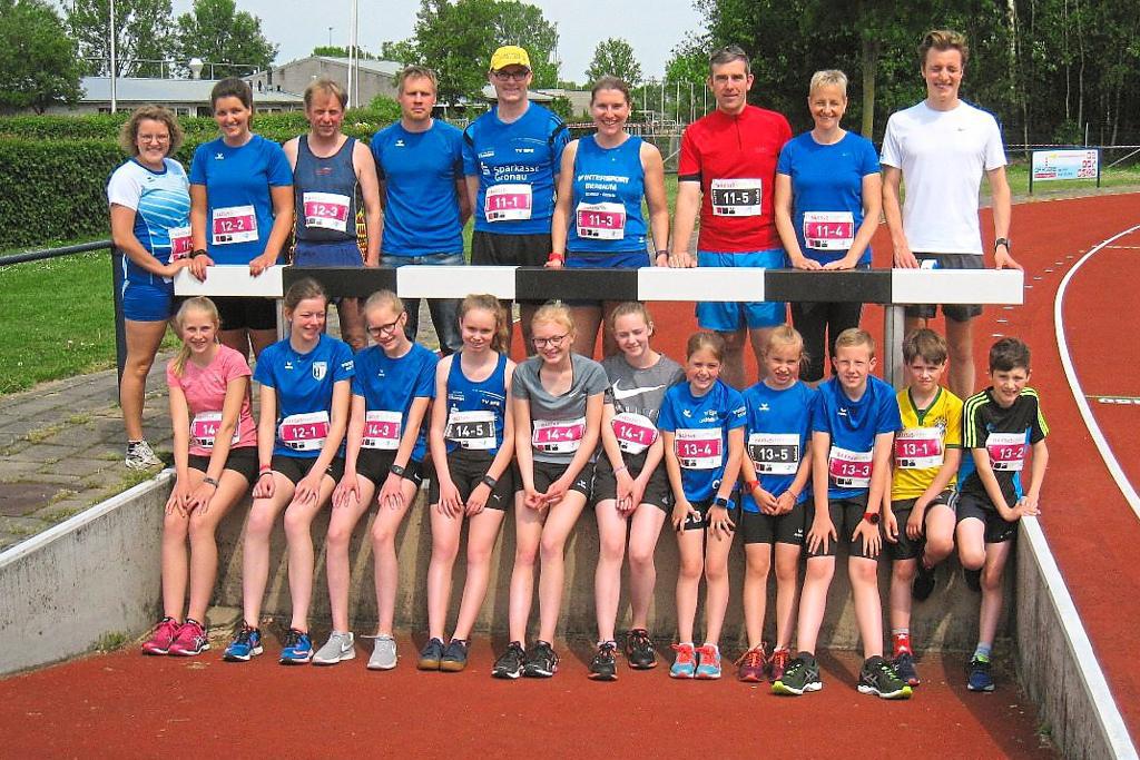 Mit großem Aufgebot war der TV Westfalia Epe am Wochenende wieder im Einsatz: bei den Münsterlandmeisterschaften in Ahlen und am Sonntag mit 20 Läufern bei der 5x5-km-Staffel in Doetinchem.