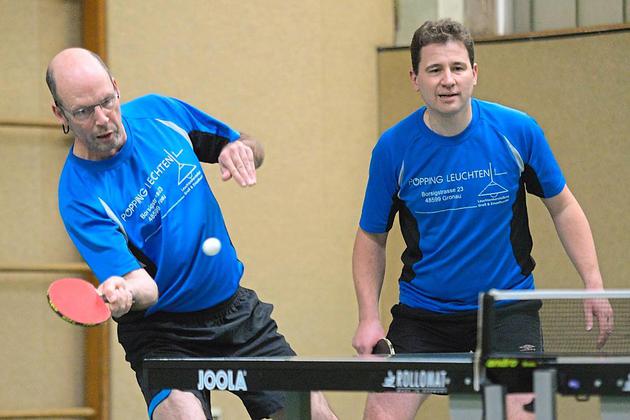 Für den TV Westfalia Epe war der Ligaprimus SSV Rhade eine Nummer zu groß. Ralph Schippers (l.) und Markus Brinker im Doppel sowie Markus Alfert im Einzel waren die einzigen Eperaner, die an einem Punktgewinn kratzten.